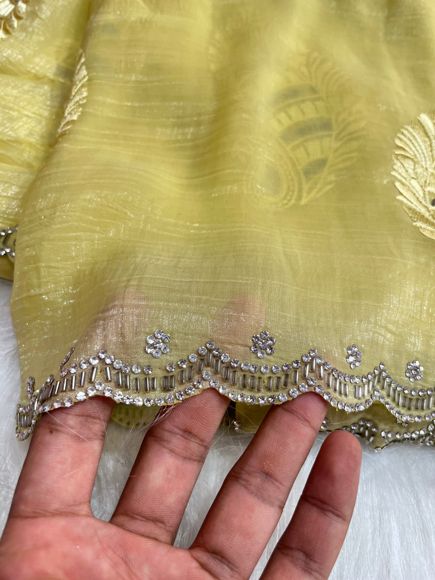 Cutwork border beads border