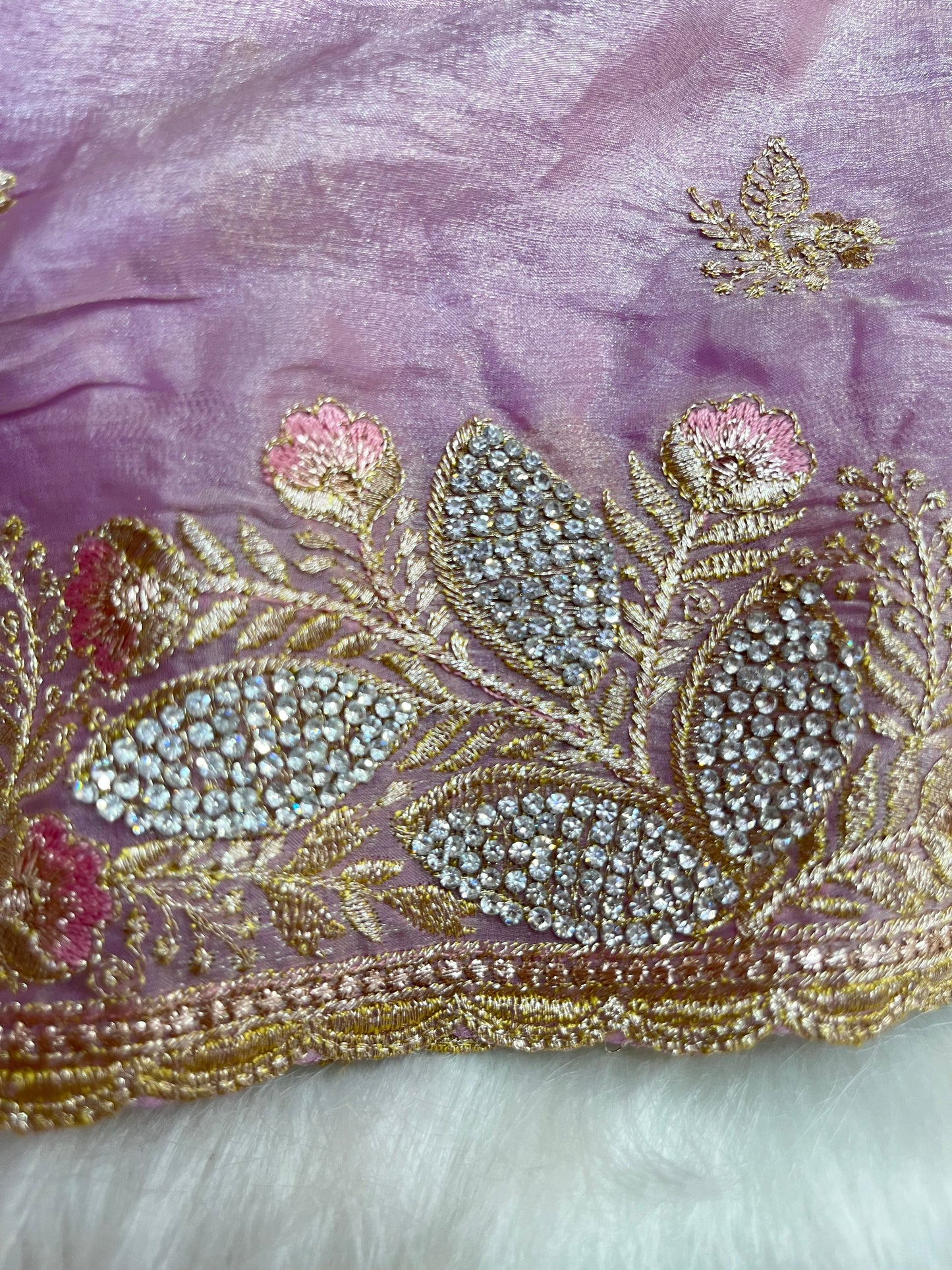 Levendor HO SILK  saree